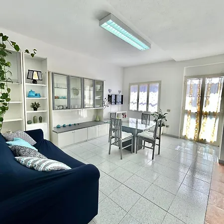 Sea View Apartment *