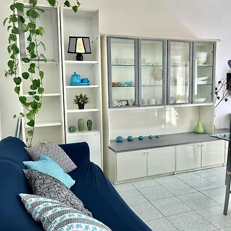 Sea View Apartment *